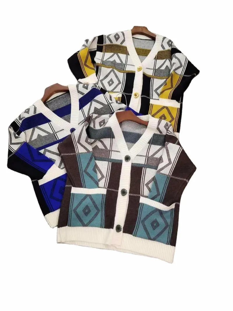 

2020 autumn and winter new Korean sweater cardigan women's mid-length loose and lazy style contrast knitted jacket trend