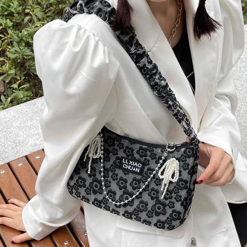 

2021 New Black and White Flower Jacquard Underarm Bag Drawstring Shoulder Strap Pearl Bow Sweet Cool Women 's Bag