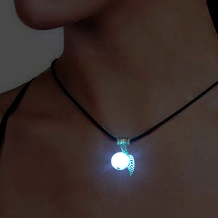 

Mori luminous necklaces for men and women are fashionable and simple, and short clavicle chain lovers jewelry students'