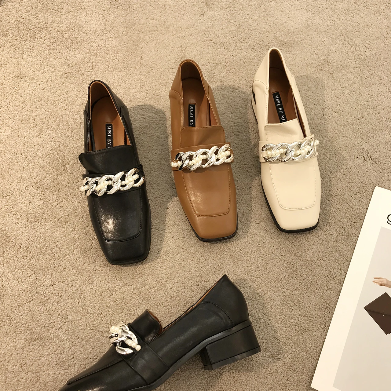 

Женские лоферы на плоской подошве, с квадратным носком, без застежки