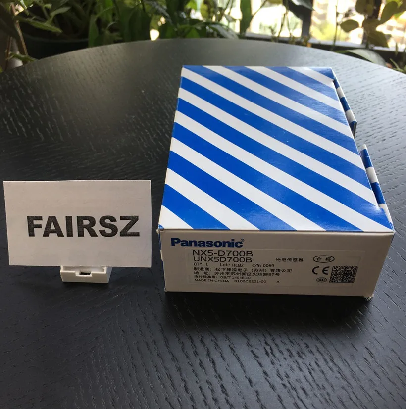 Часовой механизм: японский светоэлектрический переключатель NX5 D700A / D700B| |