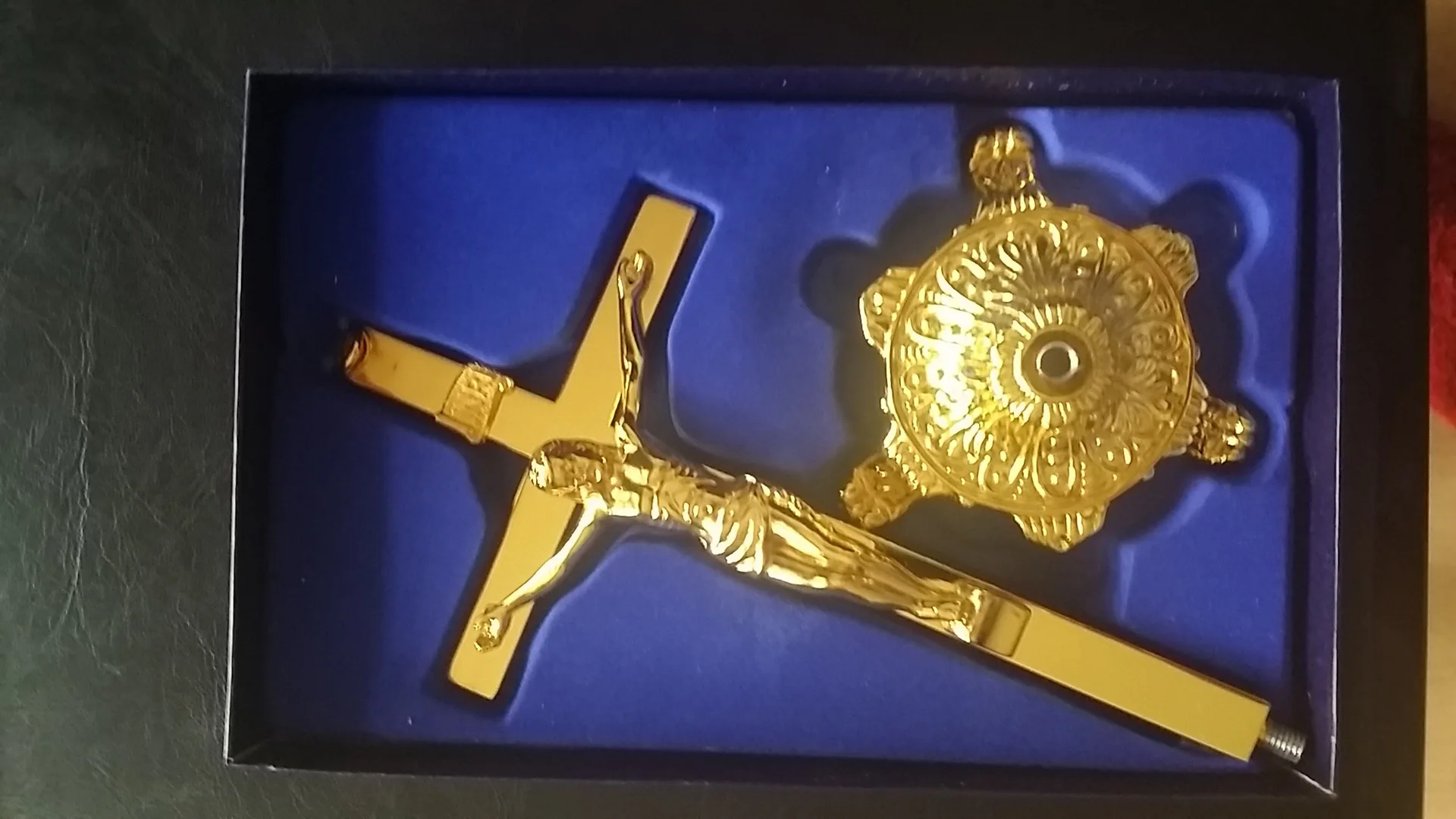 

Gold-Plated Jesus Cross Icon Decoration Catholic Saint Christian Crafts Church Souvenir