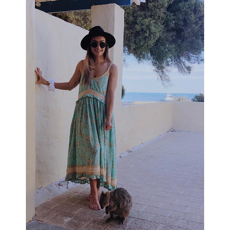 Женское платье на бретелях AYUALIN белое кремового цвета без рукавов с цветочным