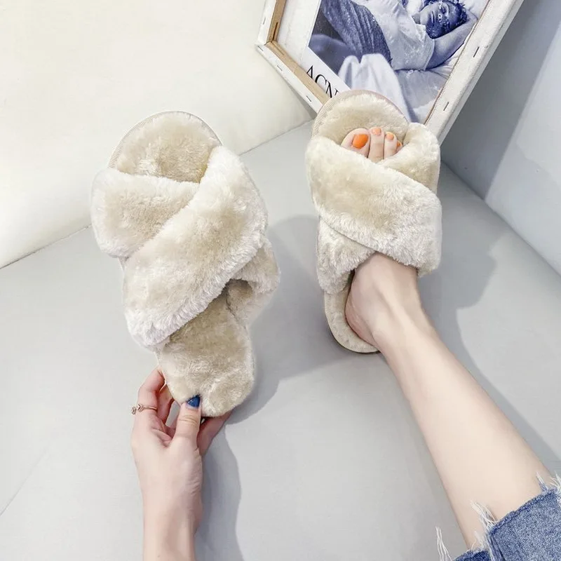 

Warm Fluffy Slippers 2021 Cozy Faux Fur Cross Indoor Floor Slides Flat Soft Furry Shoes Celebrities Flip Flops for Children