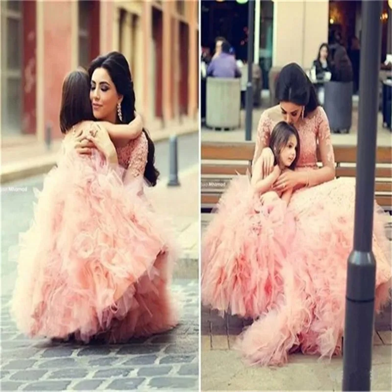 Новое платье для девочки с цветами розовое первого причастия бальное бусинами |