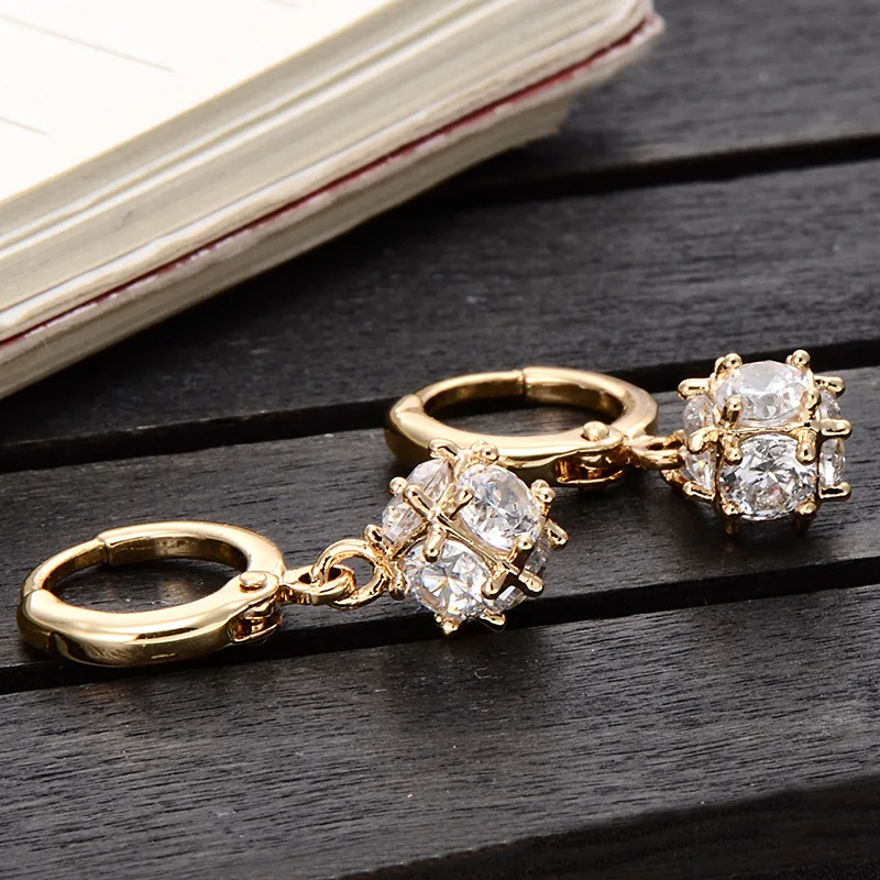 Серьги-гвоздики цвета розового золота 585 пробы с инкрустацией из циркона