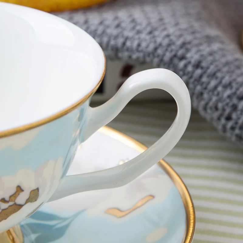Золотой обод дизайн дешевые три цвета чайные чашки Наборы Керамические и с