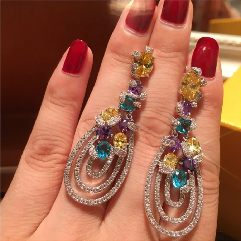 Женские серьги-подвески с инкрустацией из циркона