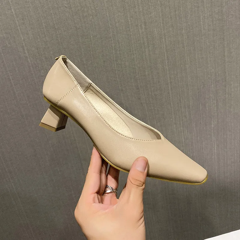 Туфли-лодочки женские на высоком квадратном каблуке пикантная мягкая кожа