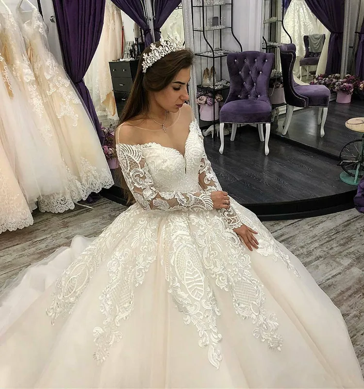 

Plus Size Vintage Princess Lace Appliques Wedding Dresses Sheer Neck Long Sleeve Wedding Gowns Lace Up Bridal Dress Vestido De N