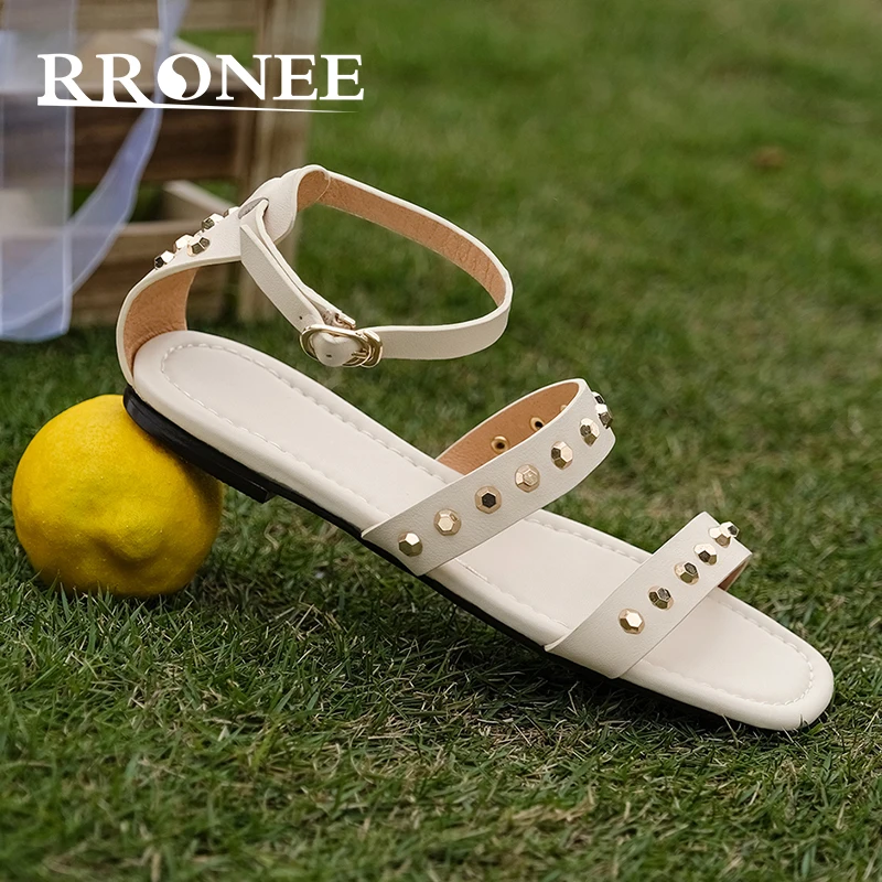 

Повседневные кожаные сандалии с заклепками