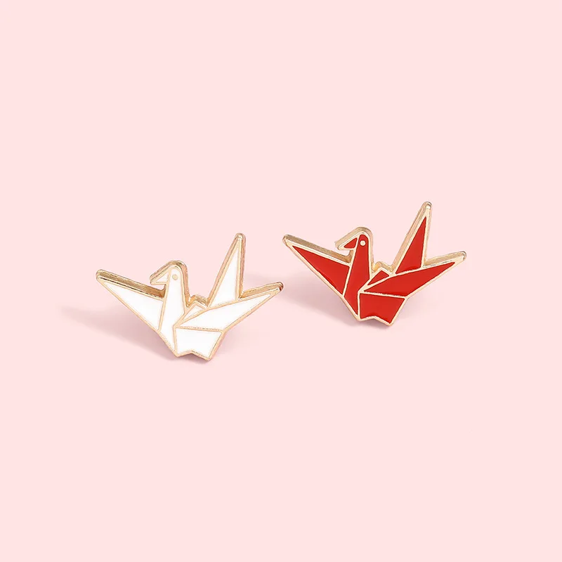 

Origami Game Enamel Lapel Pin Cute Paper Crane Brooche Badge Fashion 'Close To You' Pins Gift for Friends Jewelry Wholesale