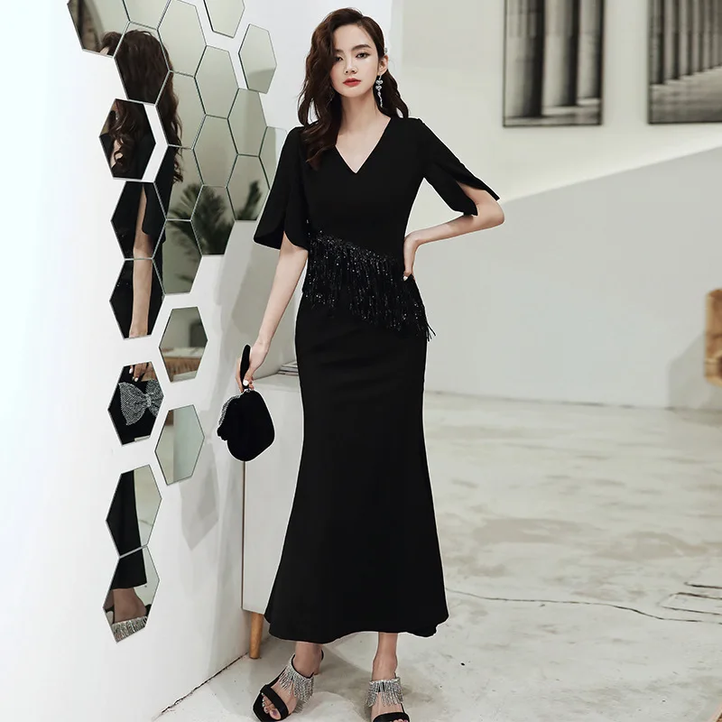 

Женское атласное вечернее платье с V-образным вырезом