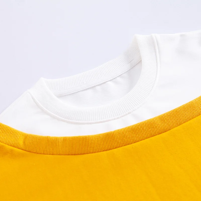 Цветные одинаковые худи с круглым вырезом и длинными рукавами из искусственной