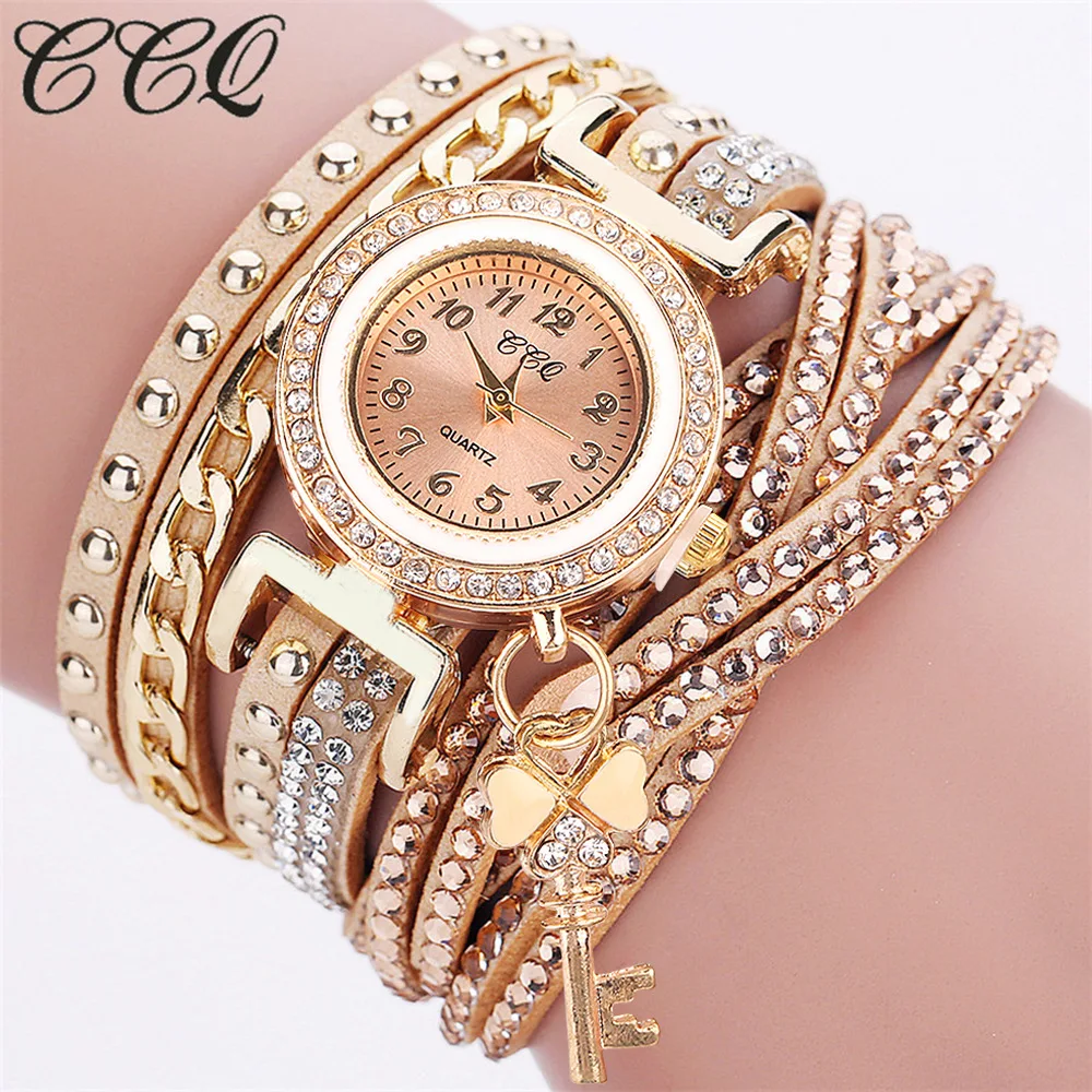 

Часы женские кварцевые с заклепками, роскошные золотистые наручные часы с цифровым циферблатом, с подвеской в виде ключа, с браслетом из эко...