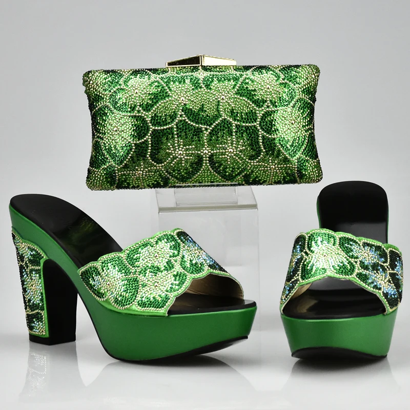 Новинка зеленые туфли на каблуке итальянская женская обувь и сумка украшенные