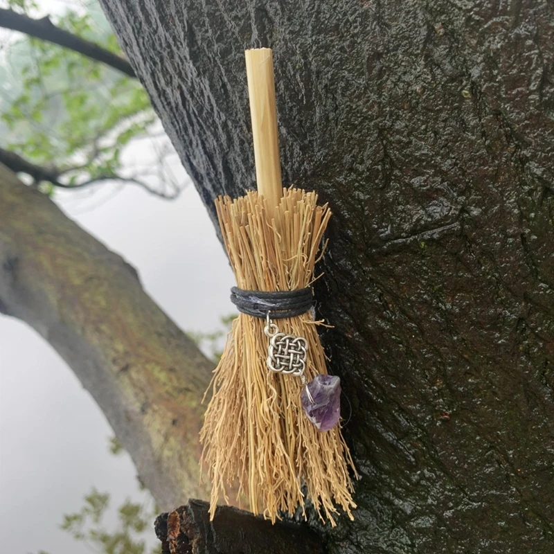 

Mini Broom Straw Witch Brooms with Crystal Star Pumpkin Pendant Decorations for Halloween Wicca Altar Broom Witchcraft Accessori