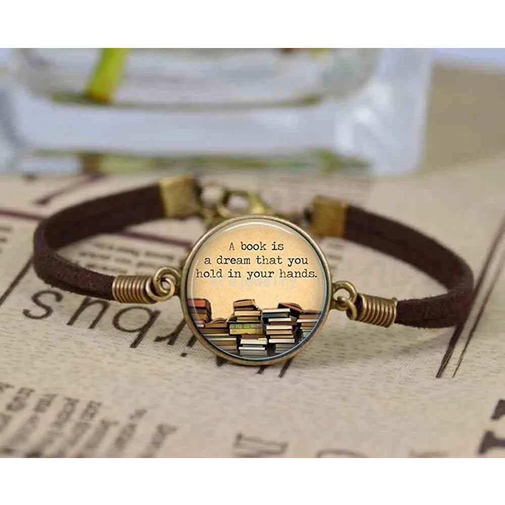 Книга представляет собой drem что вы держите в ваших руках слова браслет старый
