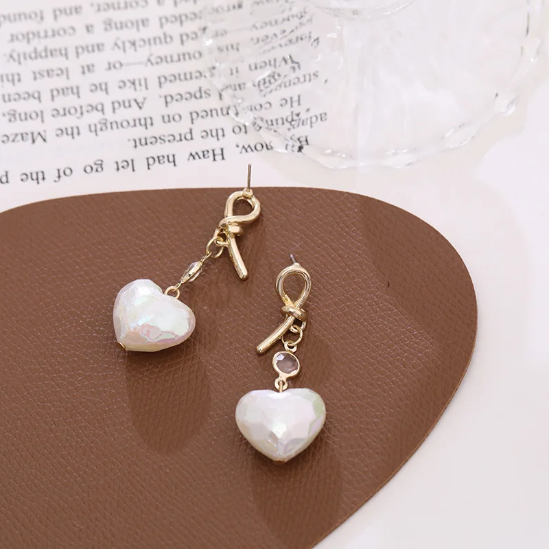 

Japanese sweet temperament polarization shiny pearl earrings peach heart pendant earrings
