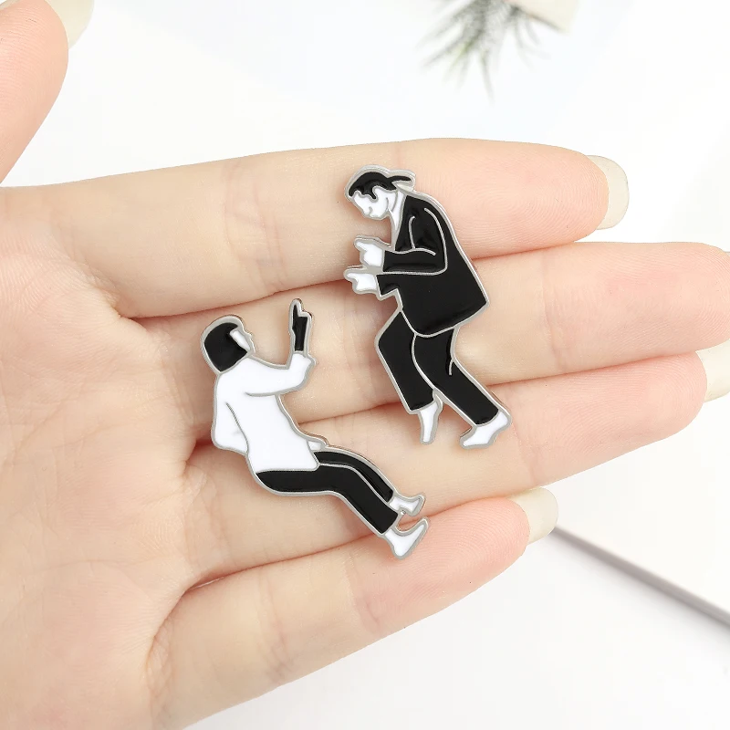 

Black And White Simple Style Friend Posture Soft Enamel Pins Gift For Best Friends Custom Jewelry Shirt Backpack Badges Casual