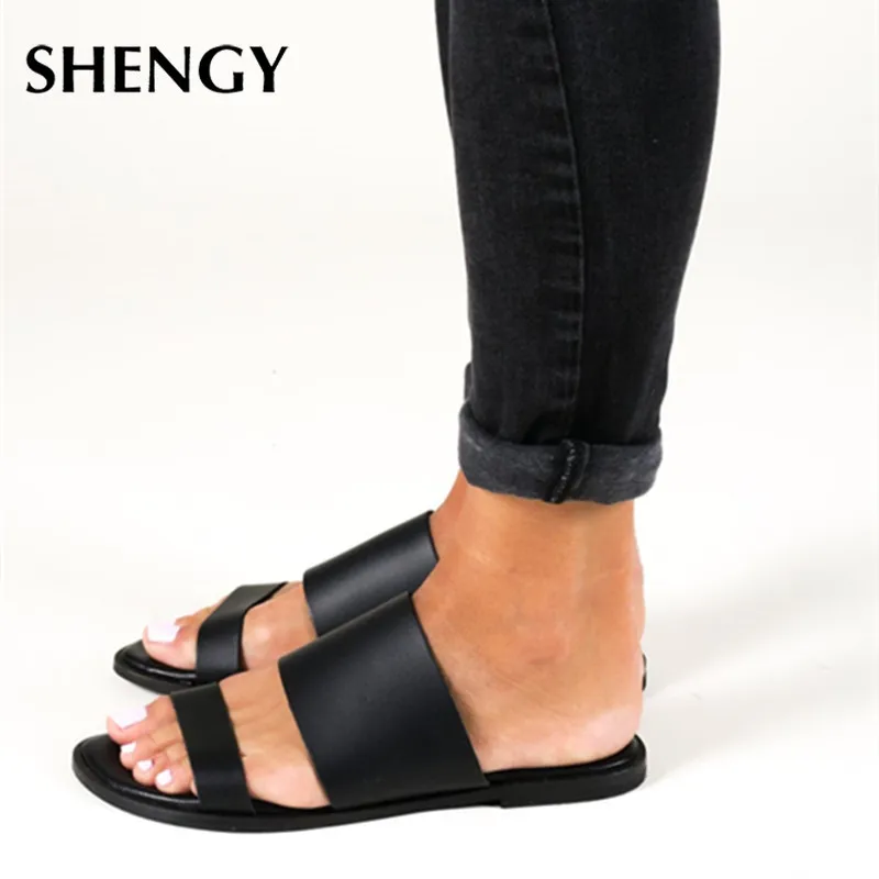 Женские летние шлепанцы Новинка 2020 года Модные пляжные женские Шлепанцы на