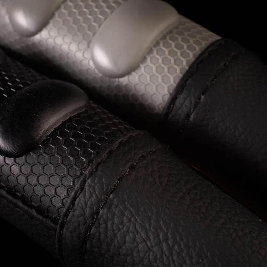 Кожаная оплётка на руль Car Performance CP-2040 BK/GY (XXL) с объёмными вставками