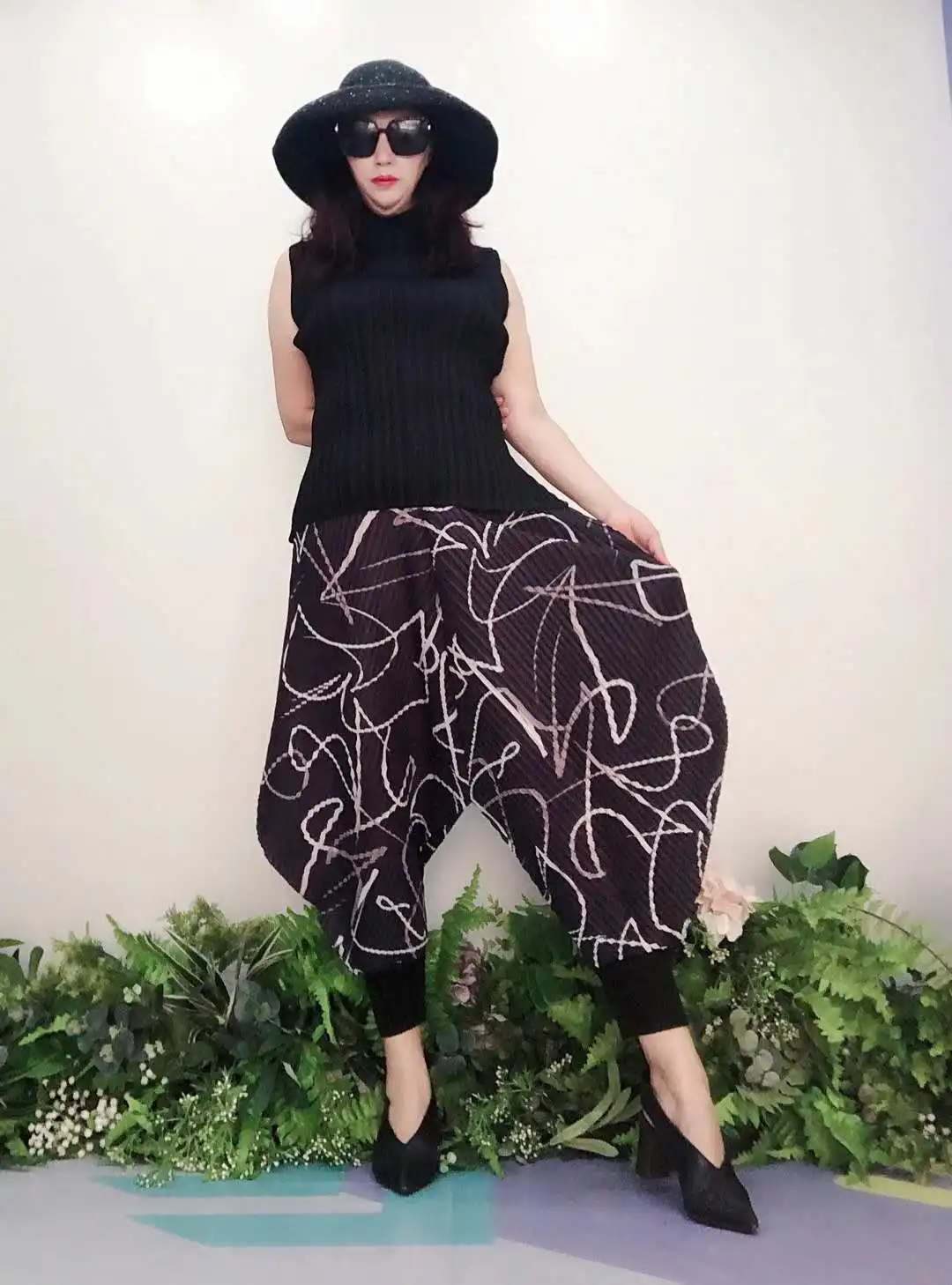 HOT SELLING Miyake fashion  Spring and summer mid waist  printed harem pants Tie feet pants IN STOCK
