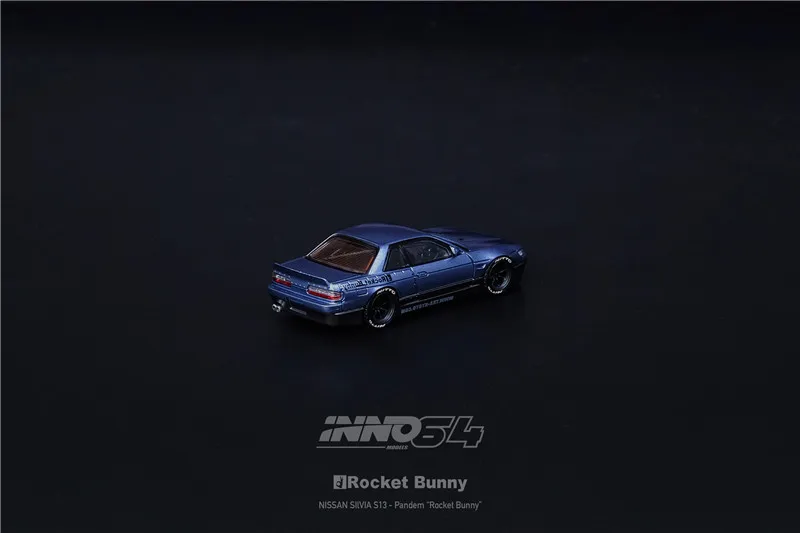 Модель автомобиля INNO 1:64 NISSAN SILVIA S13 пандем ракета кролик V1 цвет красный/серый |