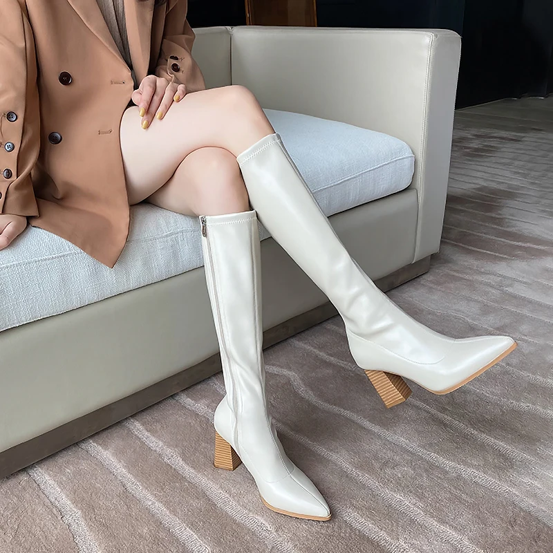 

Женские остроносые сапоги на высоком каблуке, на молнии