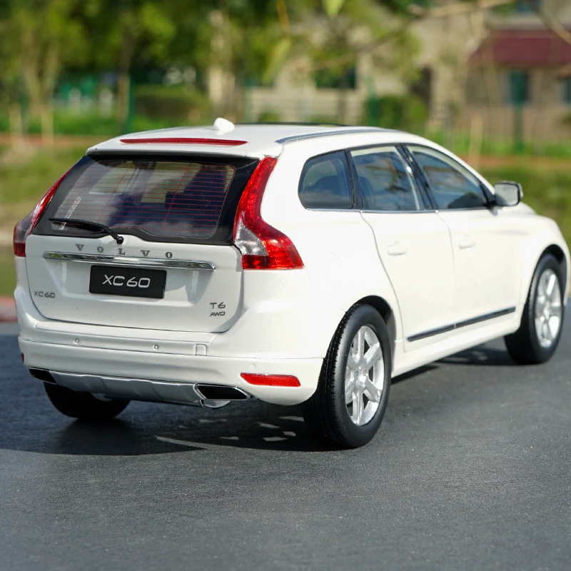 1/18 Volvo XC60 T6 AWD литые металлические игрушки для рождественских подарков Коллекция