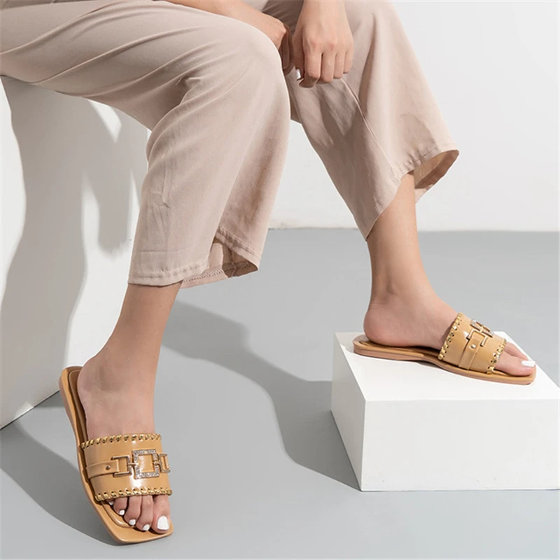 

Women's shoes and slippers summer new style flat-bottomed casual square buckle diamond-shaped women's sandals and slippers