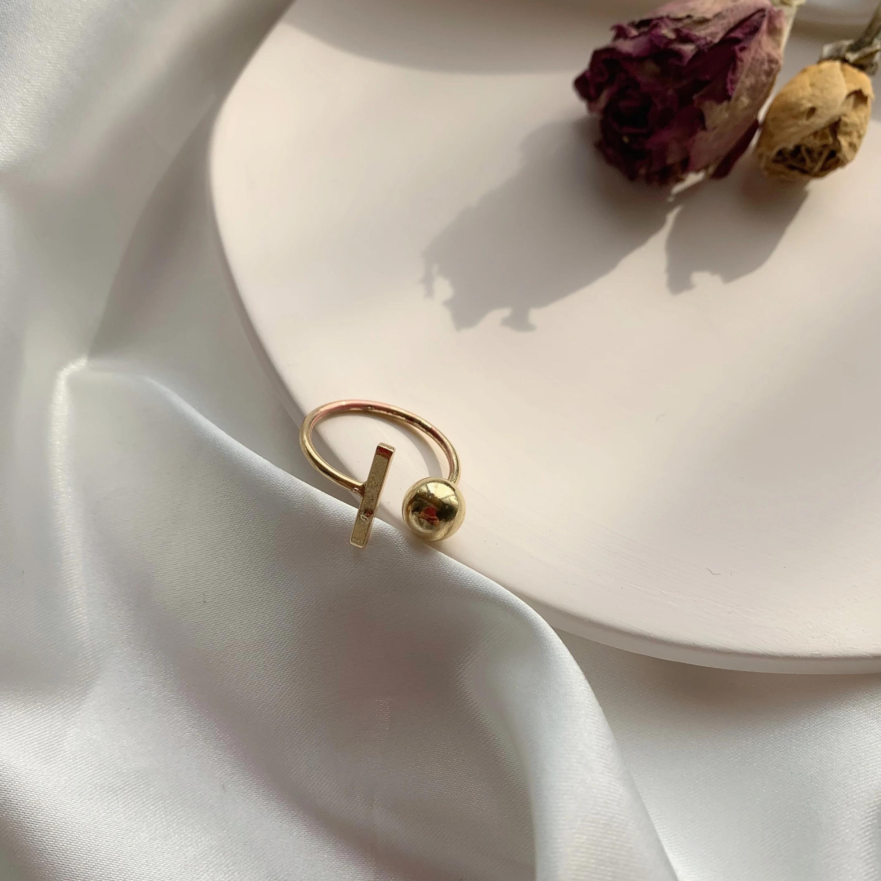 Женское асимметричное кольцо с золотистыми шариками регулируемый размер|Кольца|