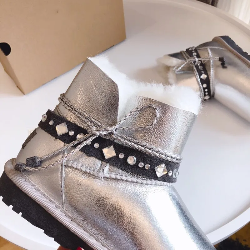 

2022 New Waterproof Sheepskin Leather Sheepskin Fleece Lining Short Winter Boots Ladies Ankle Snow Boots Silver Crystal Strap