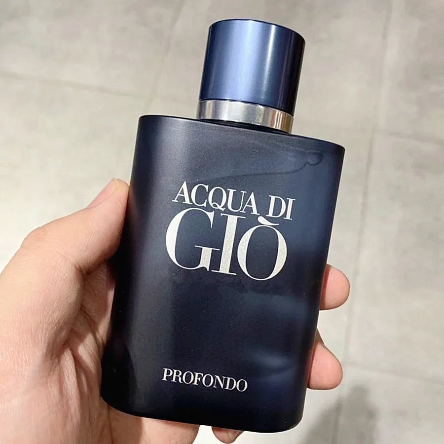 

A fresh eau de toilette specially researched for men, a good-smelling parfum that gives you a unique taste