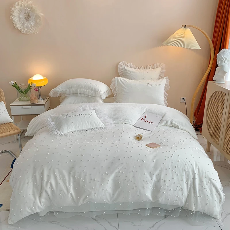 

Three-dimensional Pearl Light Luxury Princess Wind Milk White 2021 Winter Velvet Four-piece Set of Coral Velvet Bedding
