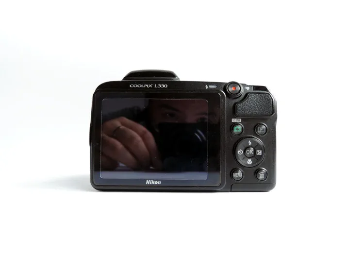 Подержанная цифровая камера Nikon Coolpix L330 (AA литий-ионный) NIKKOR объектив с 26x