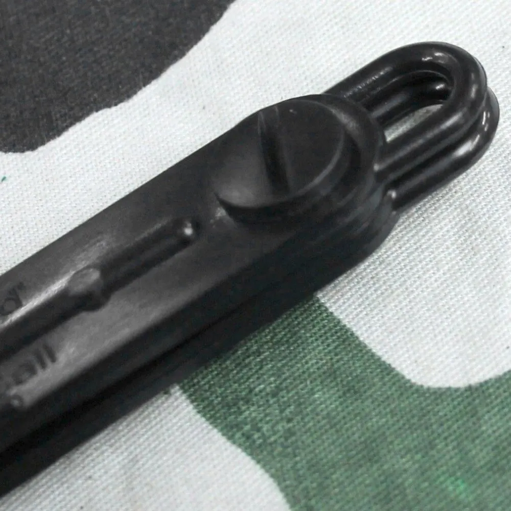 

1 PCS Black Outdoor Fox Down Fox Blaster Call Whistle Predator Hunting Camping Calling Rabbit Game Caller Animal 2018 Hot Sale