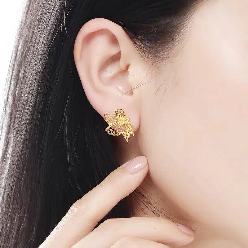 

New Hollowing Out Butterfly Studs Earrings For Women 2021 Vintage Gold Tone Metal Charming Earrings Jewelry Gift M6266