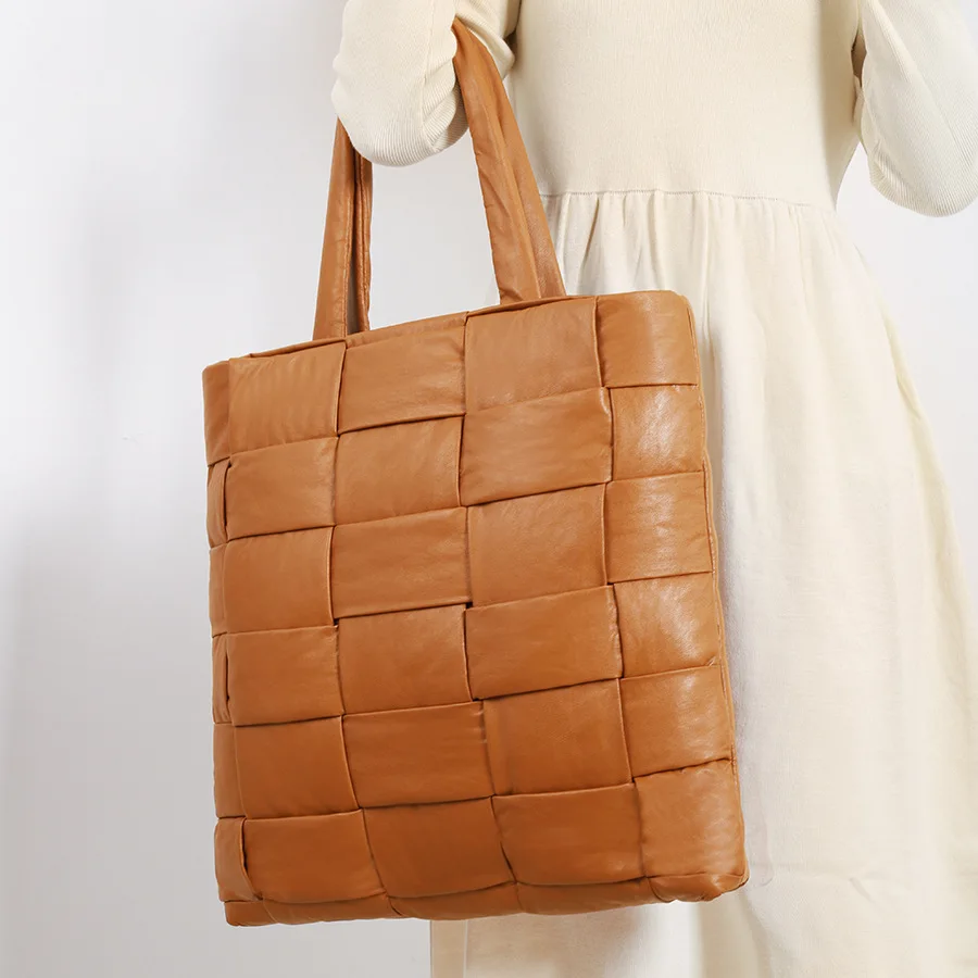 

bolso acolchado woven bag ladies handbag fashion woven soft leather tote bag large capacity retro shoulder bag down bolso mujer