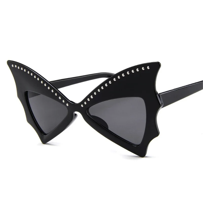 

2021 New Style Oversize Sunglasses Women Bat Sharp Shades Sun glasses Rivet Big Frame Sunglass Personality Dance Party Glasses