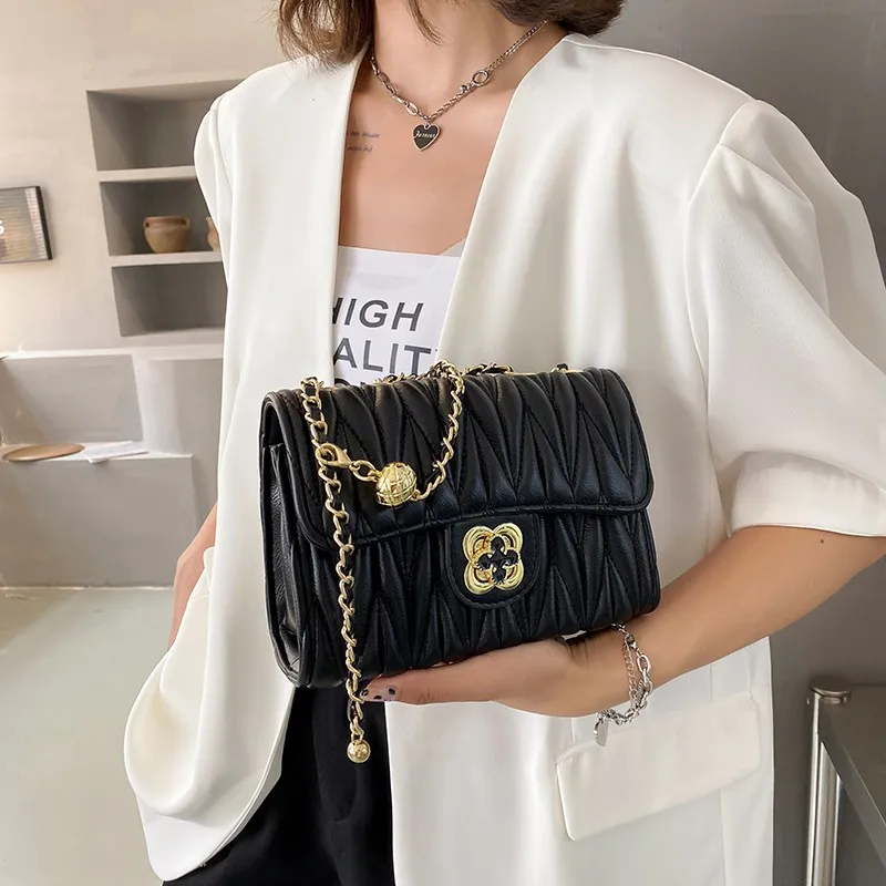 

Женская Осенняя сумка, Новая корейская модная плиссированная индивидуальная дизайнерская мягкая сумка на одно плечо, маленькая квадратная...