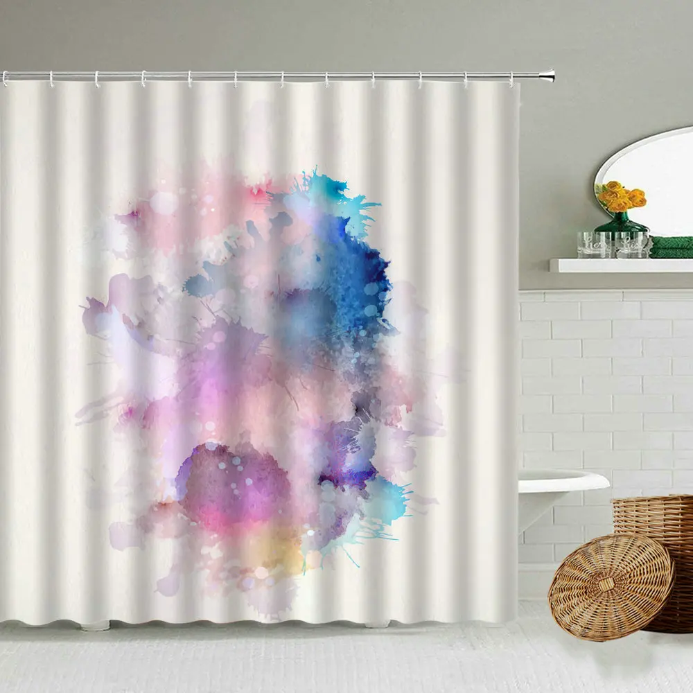 Абстрактная водная с градиентной передачей цветущая душевая занавеска розовая