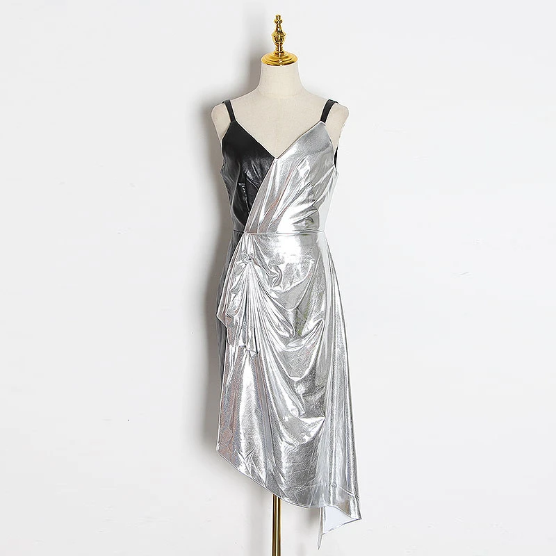 Платье TWOTWINSTYLE из искусственной кожи с высокой талией и рюшами | Женская одежда