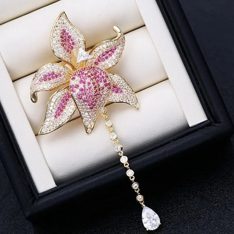 

Women Zircon Shiny Flower Brooch Simple Personality Set with Zircon Accessories Brooch Jewelry