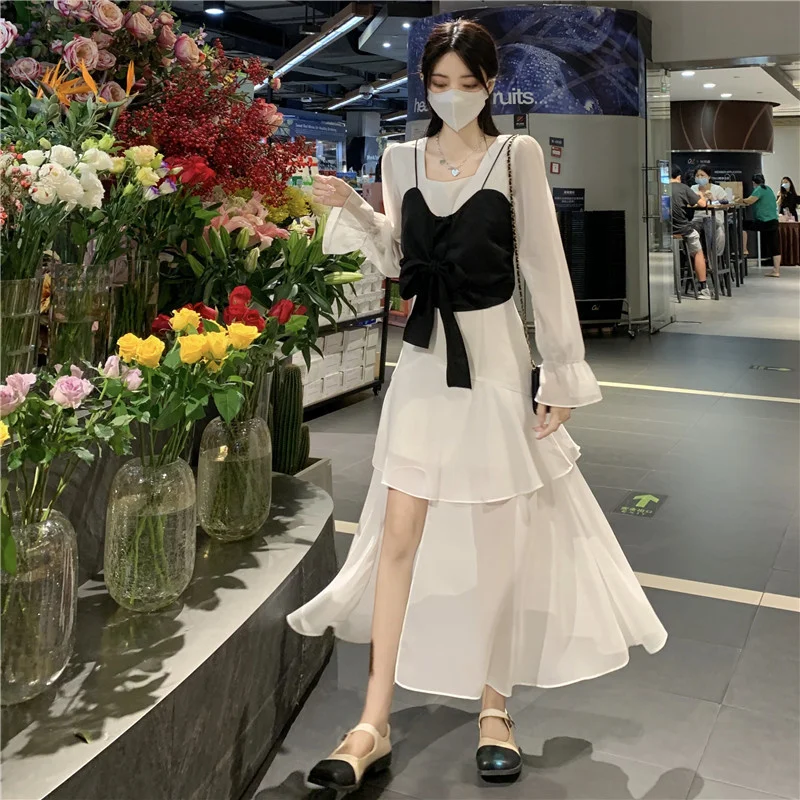 Маленькое черное платье А-силуэта с квадратным вырезом |