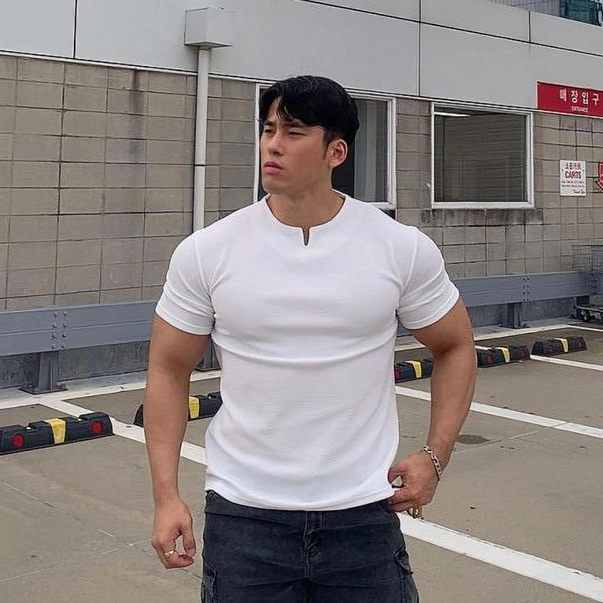 

2021 new cotton men's gym V-neck short-sleeved T-shirt fitness bodybuilding shirt