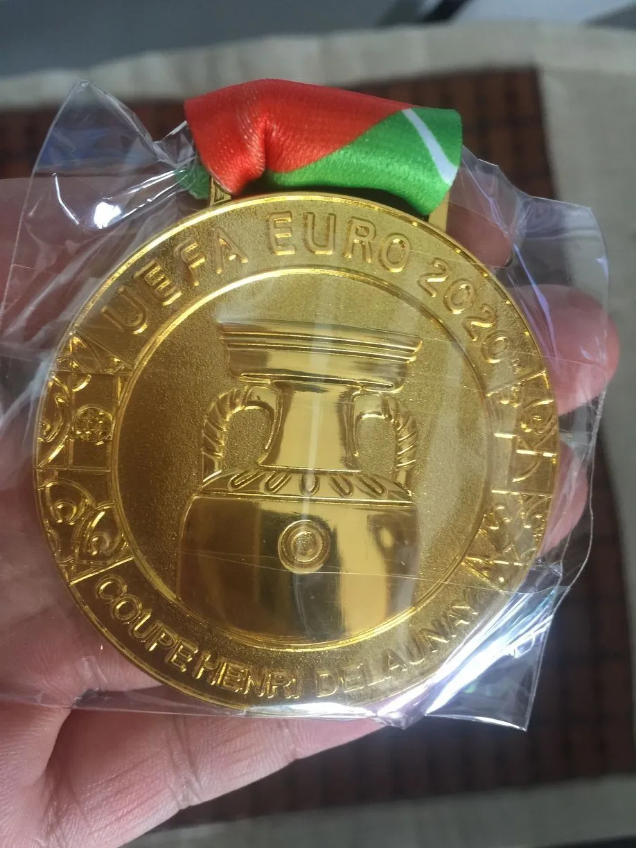 

Хорошая медаль 2020 года на Европейский Кубок, медаль чемпиона Португалии, золотая медаль чемпионов по футболу 2021 года, Финалы чемпионов суве...