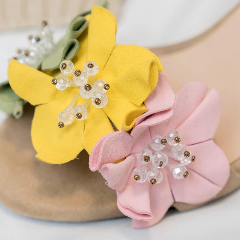 Сандалии женские из натуральной кожи на высоком каблуке с цветочным