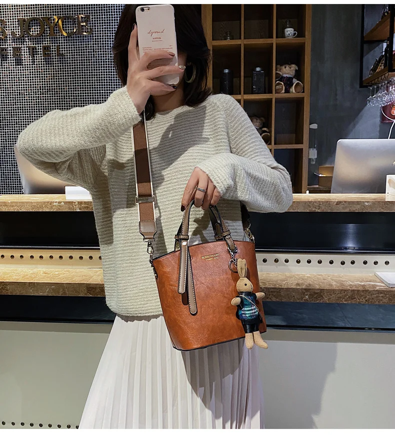 

Beibaobao women's bag summer 2021 new fashion net red cross arm bill of lading shoulder bucket bag large capacity versatile