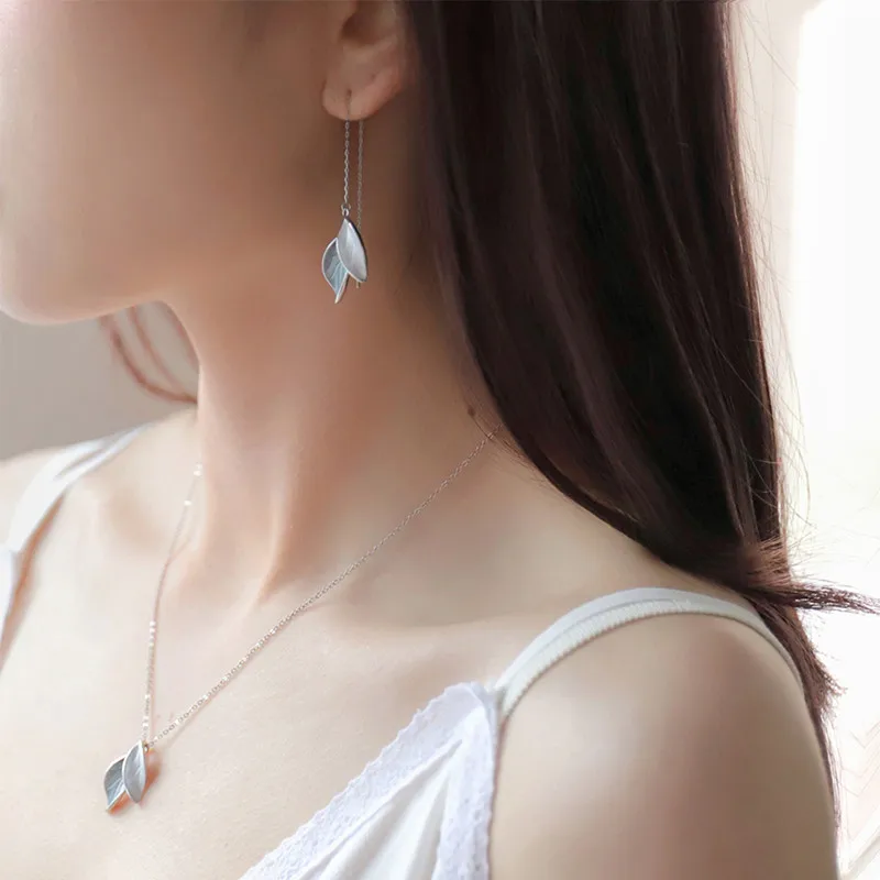 Женские длинные серьги с кисточками милые металлические зелеными листьями лето